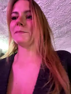 Snapshot of selenaluvv chatting on January 7, 2026, 4:09 pm selenaluvv online show from January 7, 2026, 4:09 pm