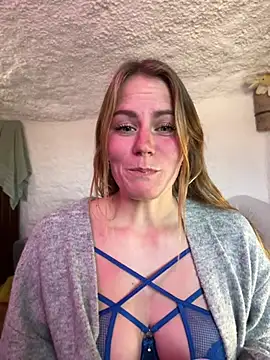 Snapshot of selenaluvv chatting on January 11, 2026, 3:39 pm selenaluvv online show from January 11, 2026, 3:39 pm