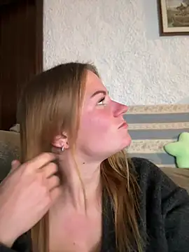 Snapshot of selenaluvv chatting on January 14, 2026, 4:12 pm selenaluvv online show from January 14, 2026, 4:12 pm