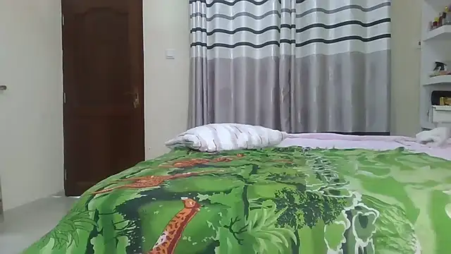 Snapshot of Fine_assie chatting on March 11, 2026, 3:07 pm Fine assie online show from March 11, 2026, 3:07 pm