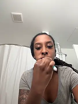 Your Paris online show from November 21, 2025, 4:38 pm