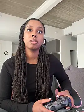 Your Paris online show from December 2, 2025, 7:20 pm