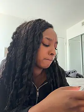 Your Paris online show from March 3, 2026, 8:04 pm