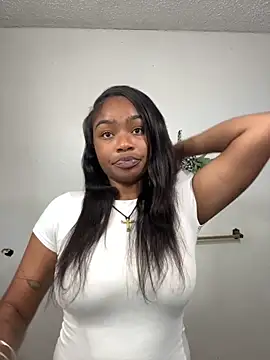 skylarrylee online show from November 3, 2025, 7:53 am