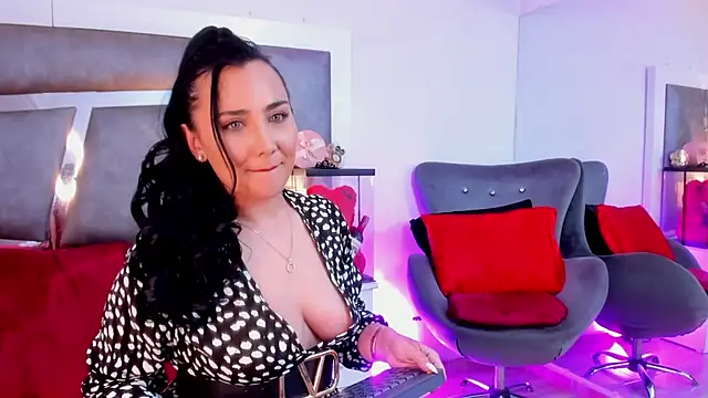 Evangeline Taylorr online show from February 8, 2025, 7:49 pm