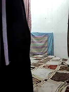 MohiniHott online show from November 11, 2025, 5:40 am