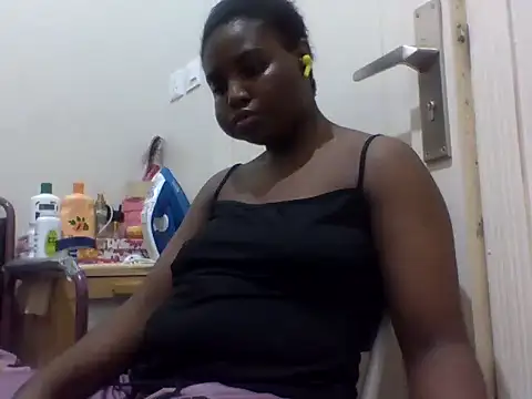 queenzuena online show from May 21, 2026, 8:49 pm