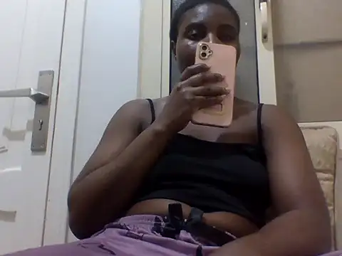 queenzuena online show from May 28, 2026, 9:01 pm