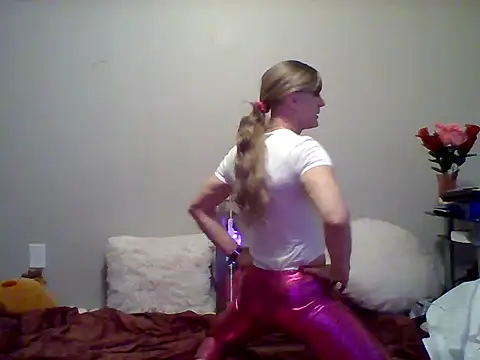Snapshot of JessicaFitney chatting on January 25, 2025, 2:04 am JessicaFitney online show from January 25, 2025, 2:04 am