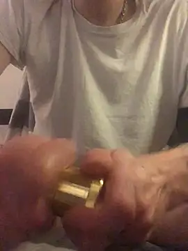 Snapshot of Simboxxx040 chatting on December 19, 2024, 5:29 am Simboxxx040 online show from December 19, 2024, 5:29 am