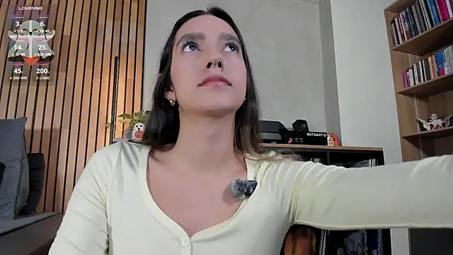 Snapshot of honeyhot69__ chatting on October 14, 2025, 11:00 am honeyhot69 online show from October 14, 2025, 11:00 am