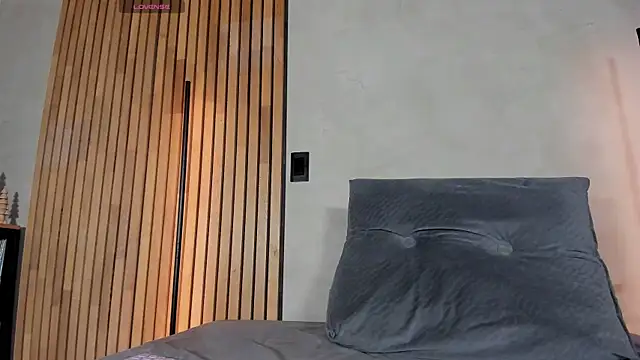 Snapshot of honeyhot69__ chatting on November 22, 2025, 11:42 am honeyhot69 online show from November 22, 2025, 11:42 am