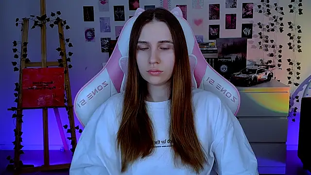 AliceCharmy online show from October 18, 2025, 5:32 am