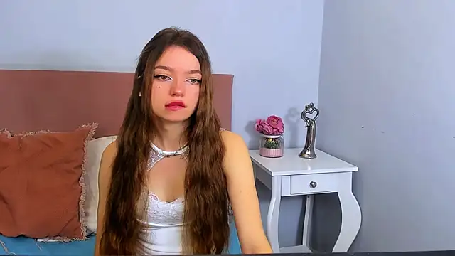 GraceLips online show from March 10, 2025, 6:38 am