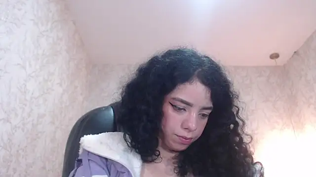 EmmaCowperr online show from January 6, 2025, 11:07 am