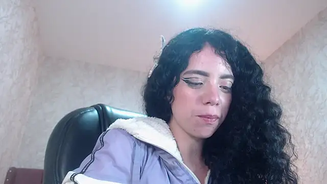 EmmaCowperr online show from January 12, 2025, 12:55 pm