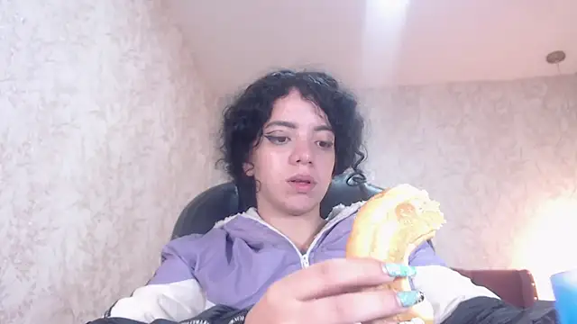 EmmaCowperr online show from January 13, 2025, 5:23 am