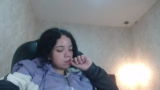 EmmaCowperr online show from January 16, 2025, 6:37 pm