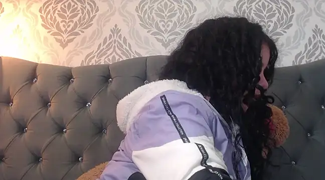 EmmaCowperr online show from March 6, 2025, 4:07 pm