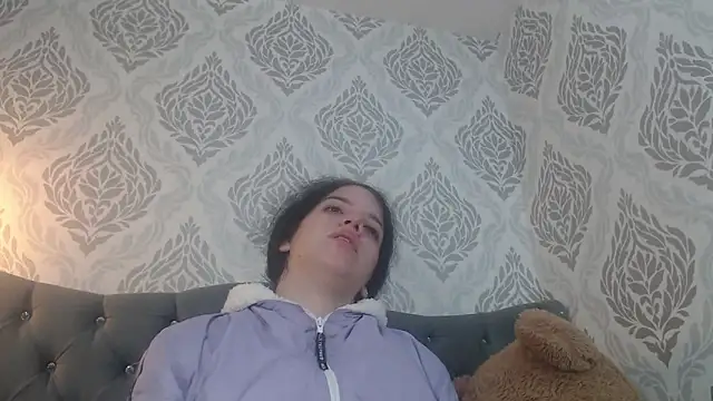 EmmaCowperr online show from March 17, 2025, 11:53 am