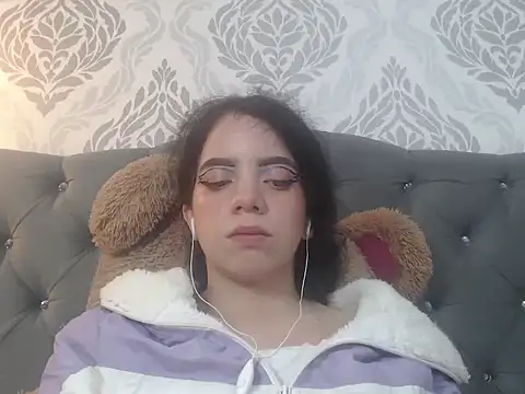 EmmaCowperr online show from March 17, 2025, 6:53 pm