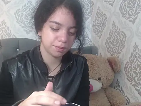 EmmaCowperr online show from March 18, 2025, 11:52 am