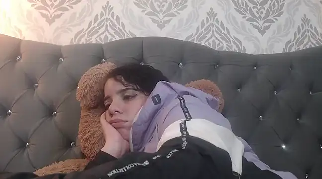 EmmaCowperr online show from March 20, 2025, 5:58 pm