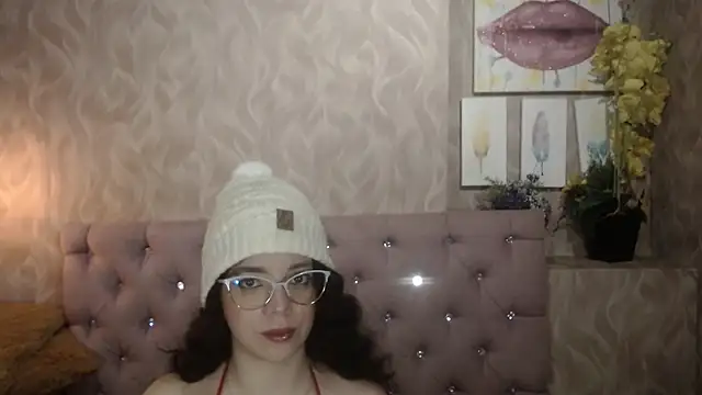 EmmaCowperr online show from January 8, 2026, 4:37 am