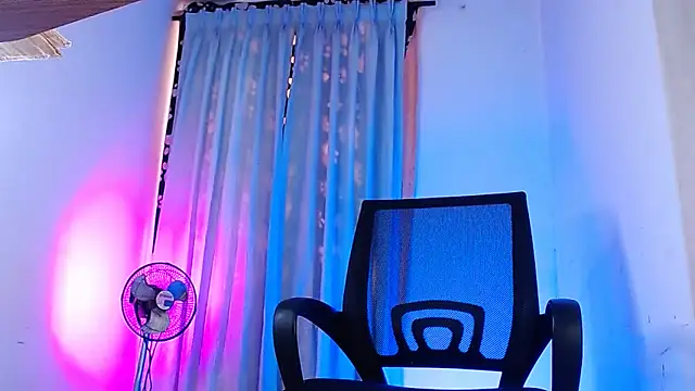 Snapshot of DanteSantoro chatting on February 23, 2026, 6:05 pm DanteSantoro online show from February 23, 2026, 6:05 pm