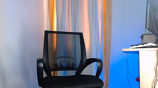 Snapshot of DanteSantoro chatting on June 25, 2026, 12:31 pm DanteSantoro online show from June 25, 2026, 12:31 pm