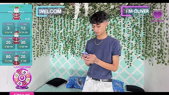 oliverhot2005 online show from December 17, 2025, 3:40 pm