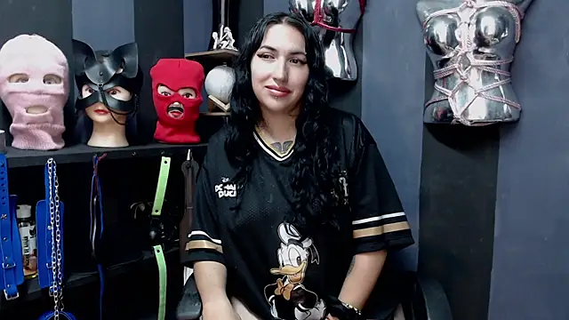 Snapshot of LucyStrike_ chatting on December 13, 2024, 6:10 am LucyStrike online show from December 13, 2024, 6:10 am