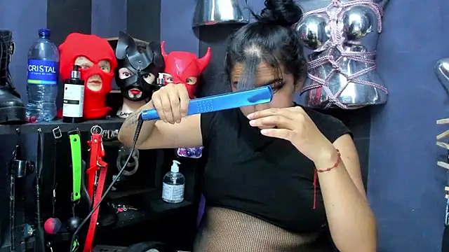 Snapshot of LucyStrike_ chatting on March 5, 2025, 12:27 am LucyStrike online show from March 5, 2025, 12:27 am