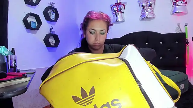 Snapshot of LucyStrike_ chatting on November 24, 2025, 11:26 pm LucyStrike online show from November 24, 2025, 11:26 pm