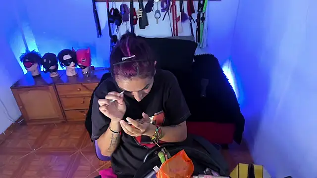 Snapshot of LucyStrike_ chatting on December 15, 2025, 10:47 pm LucyStrike online show from December 15, 2025, 10:47 pm