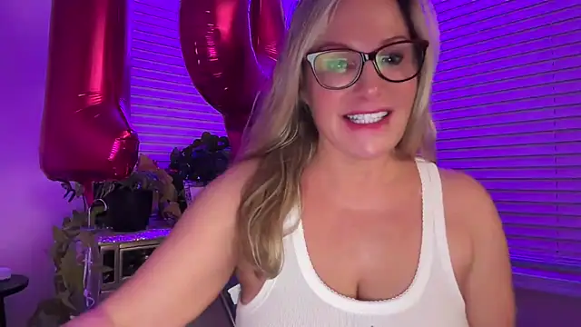 Snapshot of Milf_Goddess chatting on October 13, 2025, 5:51 am Milf Goddess online show from October 13, 2025, 5:51 am