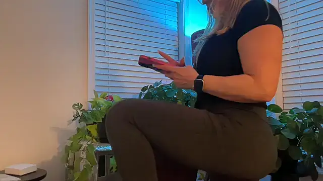 Snapshot of Milf_Goddess chatting on December 17, 2025, 8:09 am Milf Goddess online show from December 17, 2025, 8:09 am