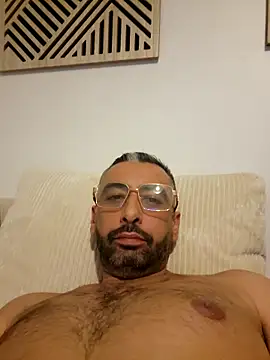 Snapshot of goldenhead1 chatting on February 7, 2026, 3:21 am goldenhead1 online show from February 7, 2026, 3:21 am