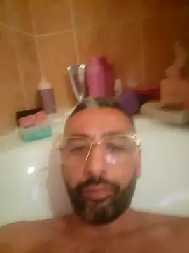 Snapshot of goldenhead1 chatting on February 9, 2026, 3:21 am goldenhead1 online show from February 9, 2026, 3:21 am