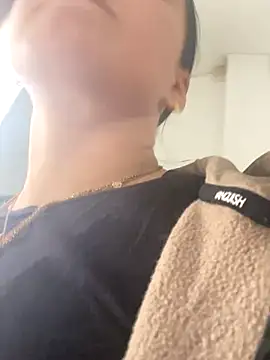 Luccreccia  online show from October 29, 2025, 10:06 am