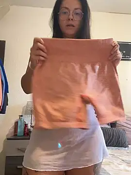 Snapshot of Luccreccia_ chatting on July 16, 2026, 7:58 am Luccreccia online show from July 16, 2026, 7:58 am