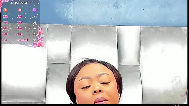 CamilaBenitez online show from October 26, 2025, 4:02 pm