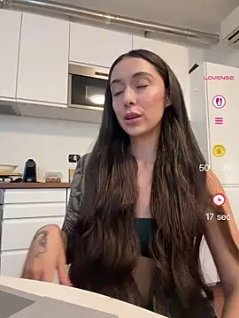 Snapshot of emiliasommer chatting on June 1, 2026, 5:03 pm emiliasommer online show from June 1, 2026, 5:03 pm