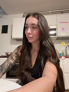 Snapshot of emiliasommer chatting on June 2, 2026, 3:58 pm emiliasommer online show from June 2, 2026, 3:58 pm