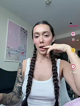 Snapshot of emiliasommer chatting on June 19, 2026, 3:49 pm emiliasommer online show from June 19, 2026, 3:49 pm
