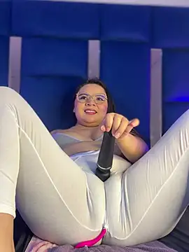 Snapshot of alice_love052 chatting on March 4, 2026, 5:02 am alice love052 online show from March 4, 2026, 5:02 am