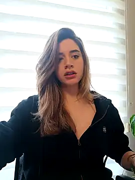 maliciaworld online show from March 9, 2025, 5:06 pm