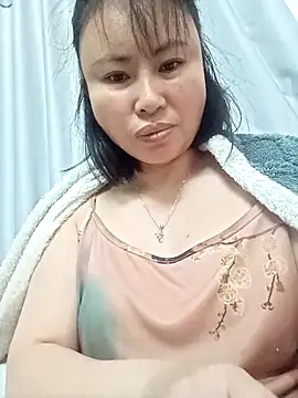 xiaoxuer online show from May 4, 2026, 3:13 am