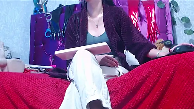 AyshaScott online show from February 11, 2026, 12:43 pm