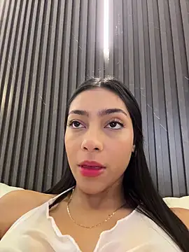 Snapshot of Ema_azel chatting on December 17, 2025, 1:28 pm Ema azel online show from December 17, 2025, 1:28 pm